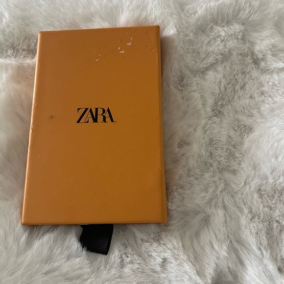 Zara Letter G Brass Necklace & Pendant. New in Box - Picture 5 of 6